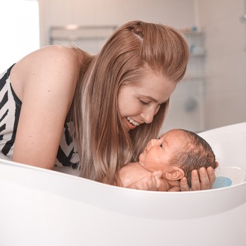 ¿Cada cuánto bañar a mi bebé recién nacido? Checklist para el baño