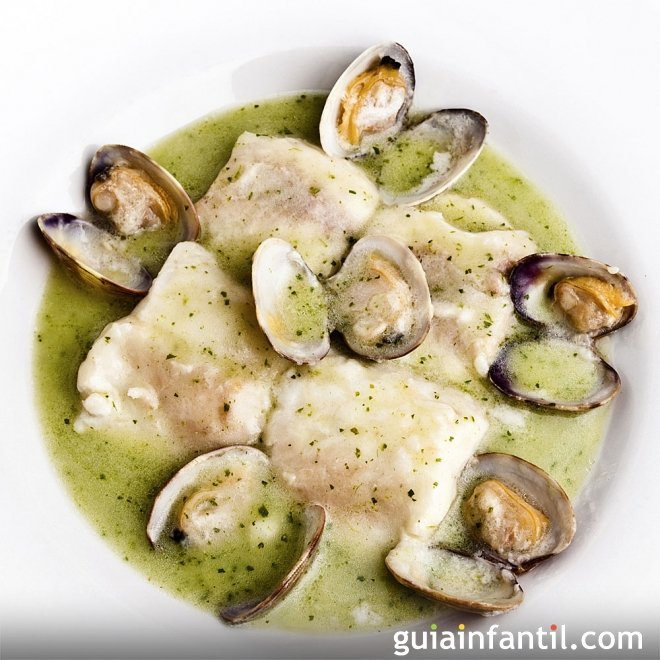 Merluza en salsa verde. Receta de pescado para niños