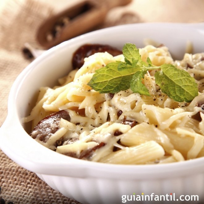 Macarrones con chorizo gratinados para niños